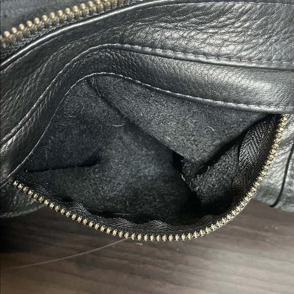 Parker Thatch Cross Your Heart black leather sling bag - Picture 7 of 7